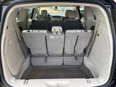 Used 2017 Chrysler Pacifica Touring-L image 25