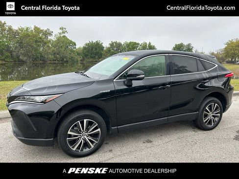 Used 2021 Toyota Venza LE image 1