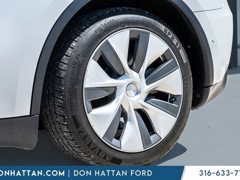 Used 2021 Tesla Model Y Long Range AWD/4WD image 34