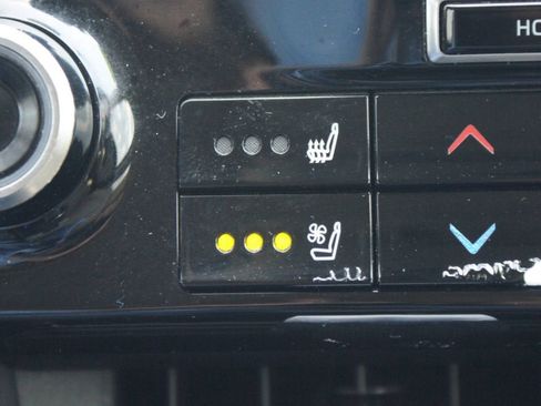 Used 2020 Toyota Highlander Limited AWD/4WD image 9