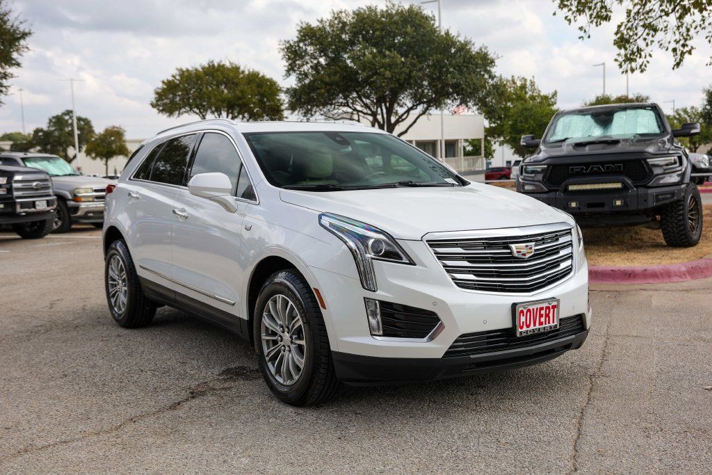 Used 2018 Cadillac XT5 Luxury w/ Driver Awareness Package FWD image 6