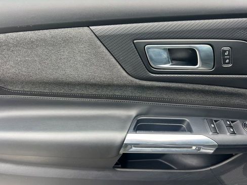 Used 2025 Ford Mustang Convertible RWD image 17