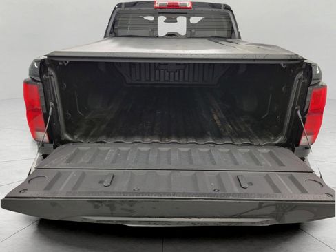 Used 2023 Chevrolet Colorado Z71 w/ Z71 Convenience Package 2 image 15