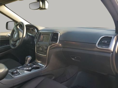 Used 2018 Jeep Grand Cherokee Laredo image 14