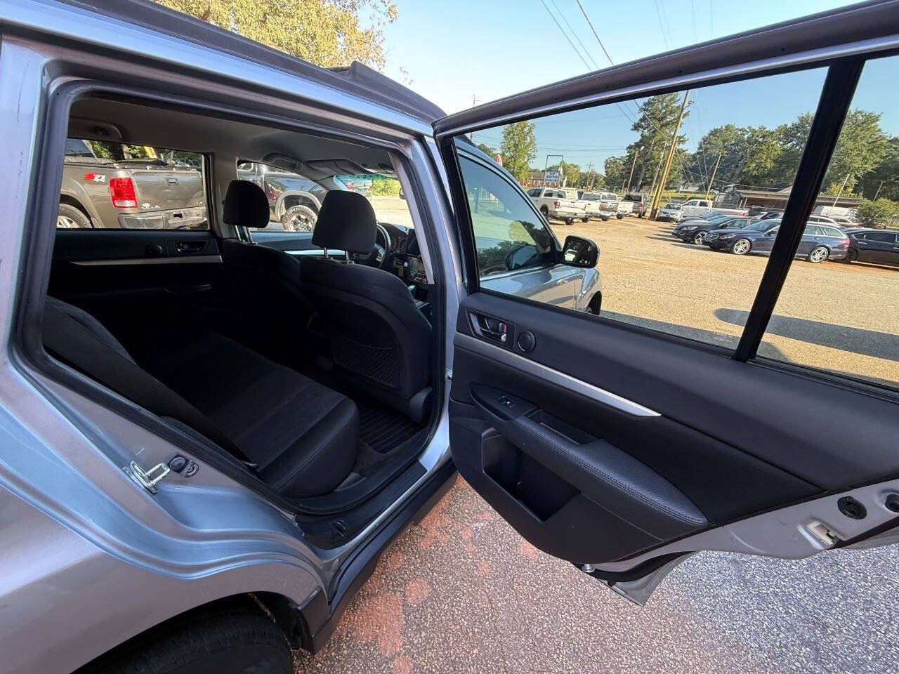 Used 2013 Subaru Outback 2.5i Premium w/ All-Weather Pkg AWD/4WD image 16