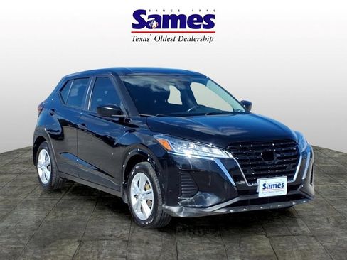 Used 2022 Nissan Kicks S FWD image 1