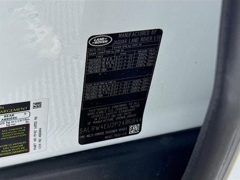 Used 2023 Land Rover Discovery Metropolitan Edition image 34