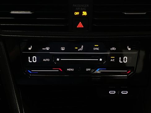 Used 2025 Volkswagen Jetta SE FWD image 23