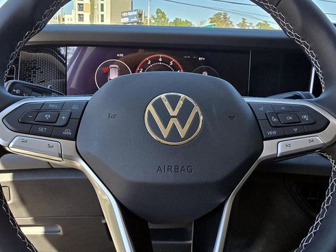 New 2025 Volkswagen Tiguan SE image 11