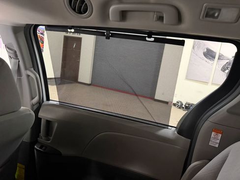 Used 2015 Toyota Sienna LE AWD/4WD image 62