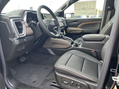 New 2026 GMC Canyon Denali image 8