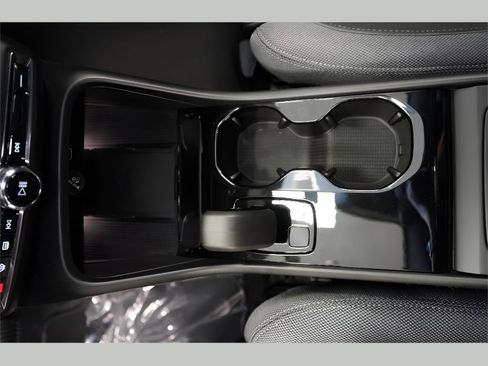 New 2025 Volvo EX40 Core w/ Climate Package image 15