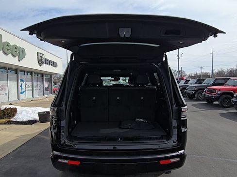 New 2026 Jeep Grand Wagoneer Limited w/ Premium Group II AWD/4WD image 16