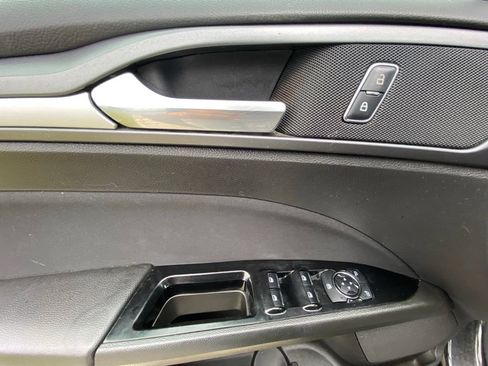Used 2014 Ford Fusion SE FWD image 11