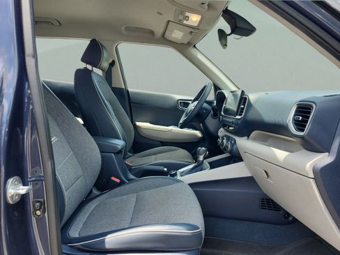 Used 2020 Hyundai Venue FWD image 19