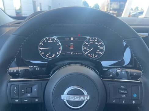 New 2025 Nissan Pathfinder SL image 11