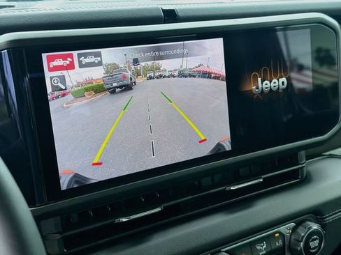Used 2025 Jeep Gladiator Mojave AWD/4WD image 15