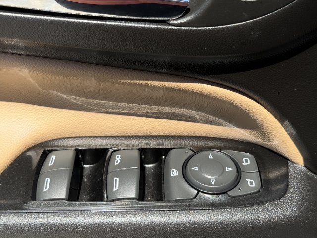 Used 2024 Chevrolet Equinox Premier FWD image 16