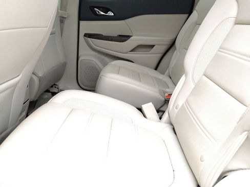 Used 2020 GMC Acadia Denali w/ Technology Package image 18