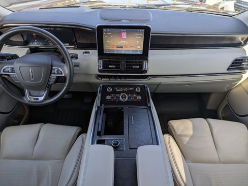 Used 2021 Lincoln Navigator Reserve image 18