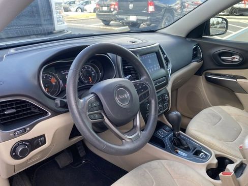 Used 2020 Jeep Cherokee Latitude image 7