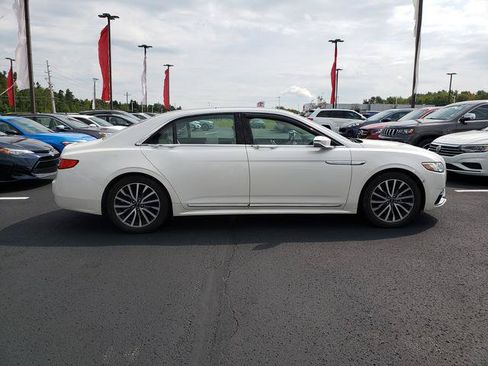 Used 2017 Lincoln Continental Select AWD/4WD image 2