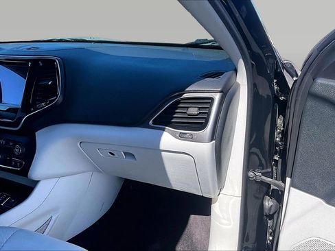 Used 2019 Jeep Cherokee Limited image 8