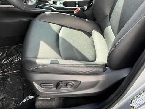 Used 2024 Toyota Corolla Cross XLE image 23