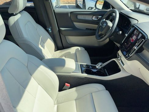 Used 2023 Volvo XC40 B5 Plus w/ Climate Package AWD/4WD image 30