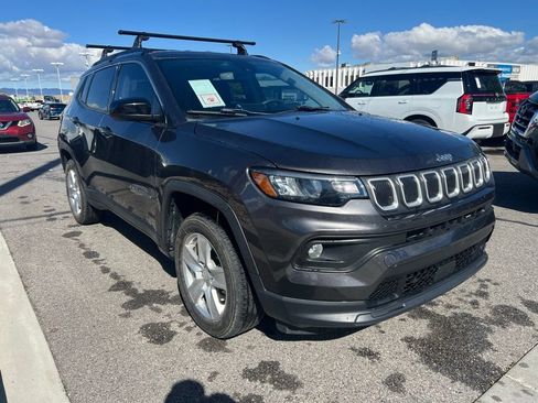 Used 2022 Jeep Compass Latitude AWD/4WD image 4