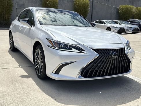 Used 2025 Lexus ES 350 w/ Premium Package FWD image 12