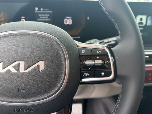 Used 2025 Kia Sorento S image 31