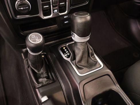Used 2022 Jeep Gladiator Sport AWD/4WD image 7