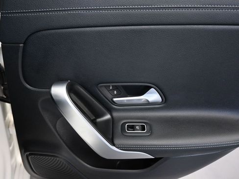 Used 2020 Mercedes-Benz CLA 250 4MATIC image 40