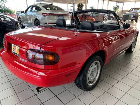 Used 1996 MAZDA MX-5 Miata RWD image 6