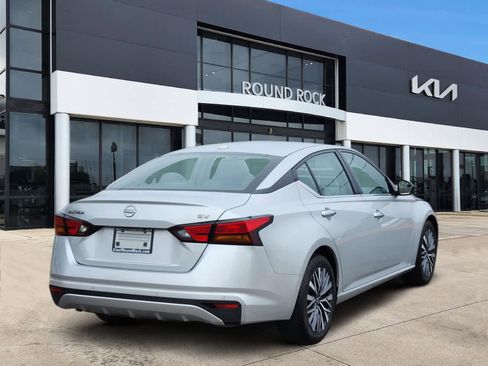 Used 2024 Nissan Altima 2.5 SV FWD image 6