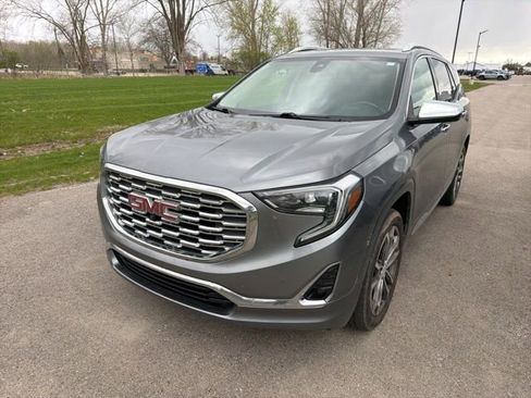 Used 2018 GMC Terrain Denali w/ Advanced Safety Package AWD/4WD image 3