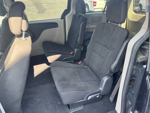 Used 2019 Dodge Grand Caravan SE FWD image 19