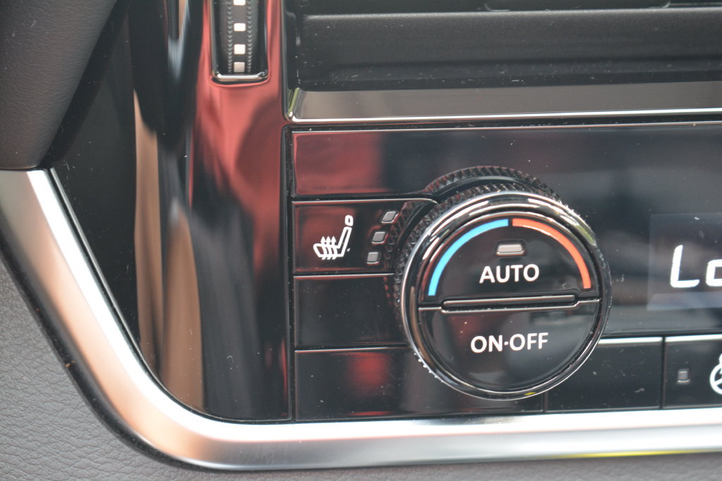 Used 2023 Nissan Rogue SL AWD/4WD image 19