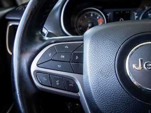 Used 2019 Jeep Cherokee Latitude Plus image 29