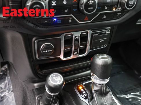 Used 2025 Jeep Wrangler Unlimited Sahara image 21