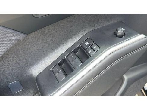 Certified 2025 Toyota Highlander LE FWD image 15