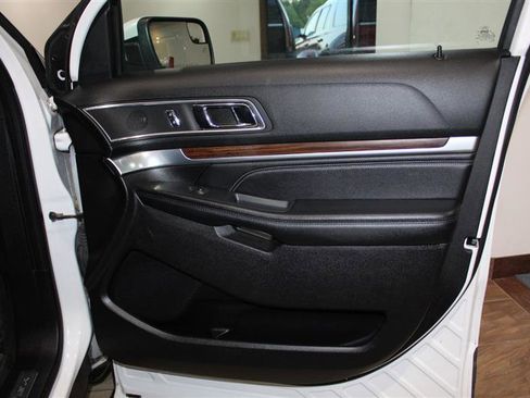 Used 2017 Ford Explorer Limited AWD/4WD image 40