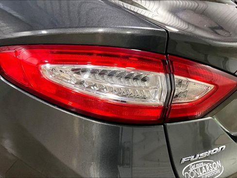 Used 2016 Ford Fusion SE FWD image 11
