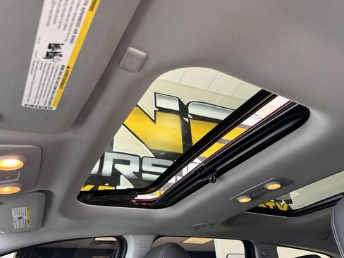 Used 2015 Chevrolet Traverse LT w/ Style and Technology Package image 40