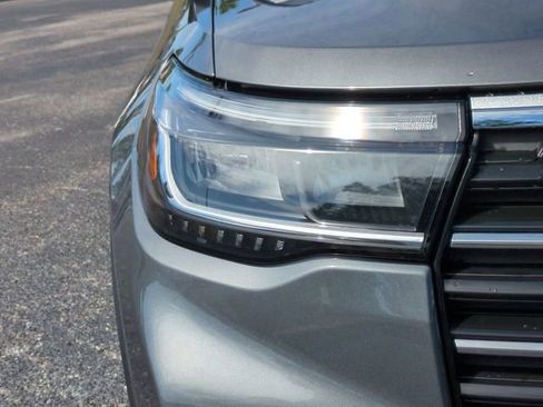New 2026 Ford Explorer Active RWD image 10