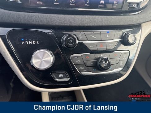 Used 2024 Chrysler Pacifica Touring-L image 35