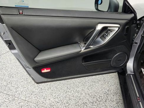 Used 2010 Nissan GT-R Premium image 11