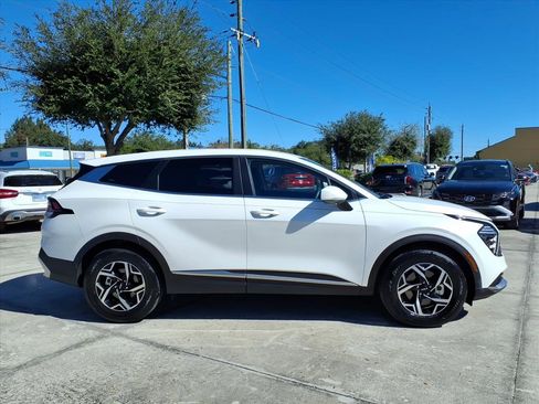 Used 2025 Kia Sportage LX image 5
