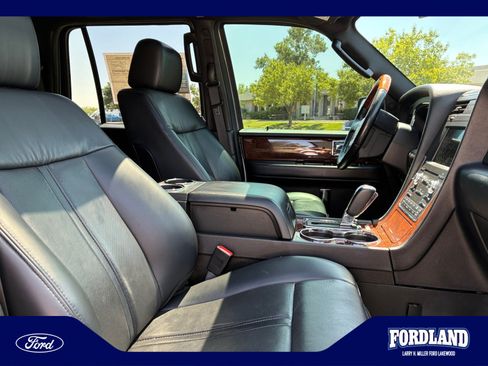 Used 2017 Lincoln Navigator Select AWD/4WD image 19